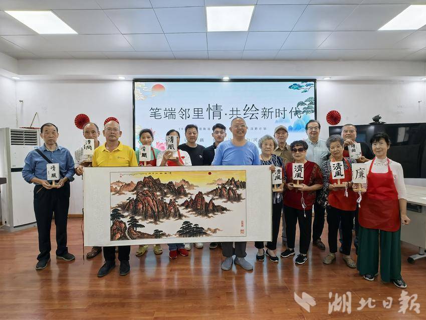 武汉市的Gejiaying社区推出了“邻里的爱与笔，并