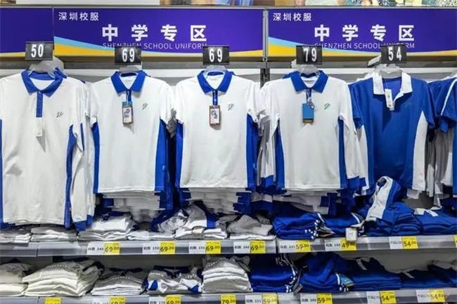 校服“城市，风格”偏离了新政策，学校决策的