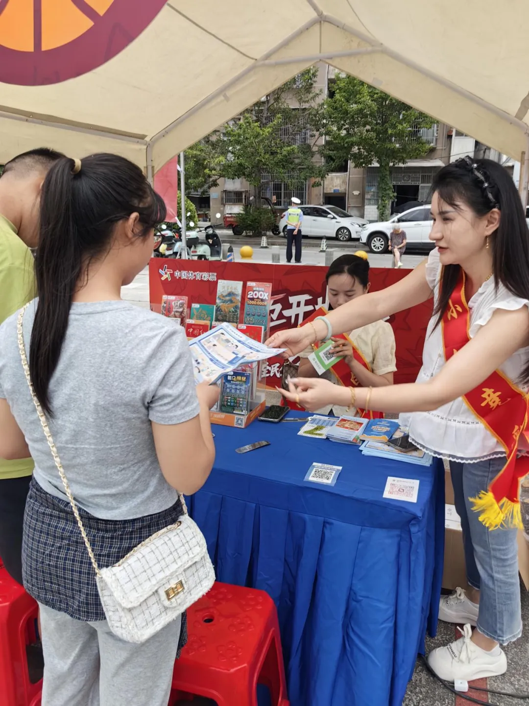 “负责任的彩票”加入了湖北县篮球联赛的前1