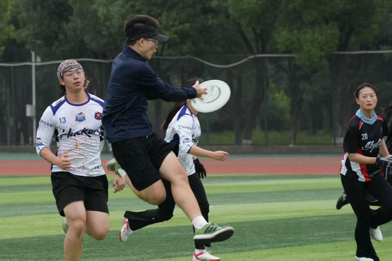 第三届“体彩杯”武汉大学生飞盘联赛正式开赛