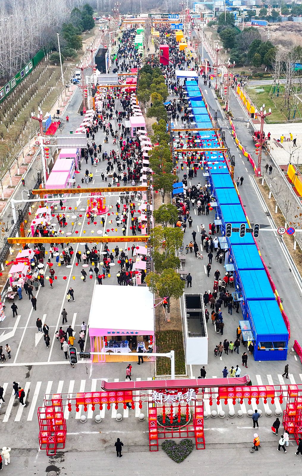 2月10日，新洲区新春市集盛大开街。叶东辉 摄.jpg.jpg