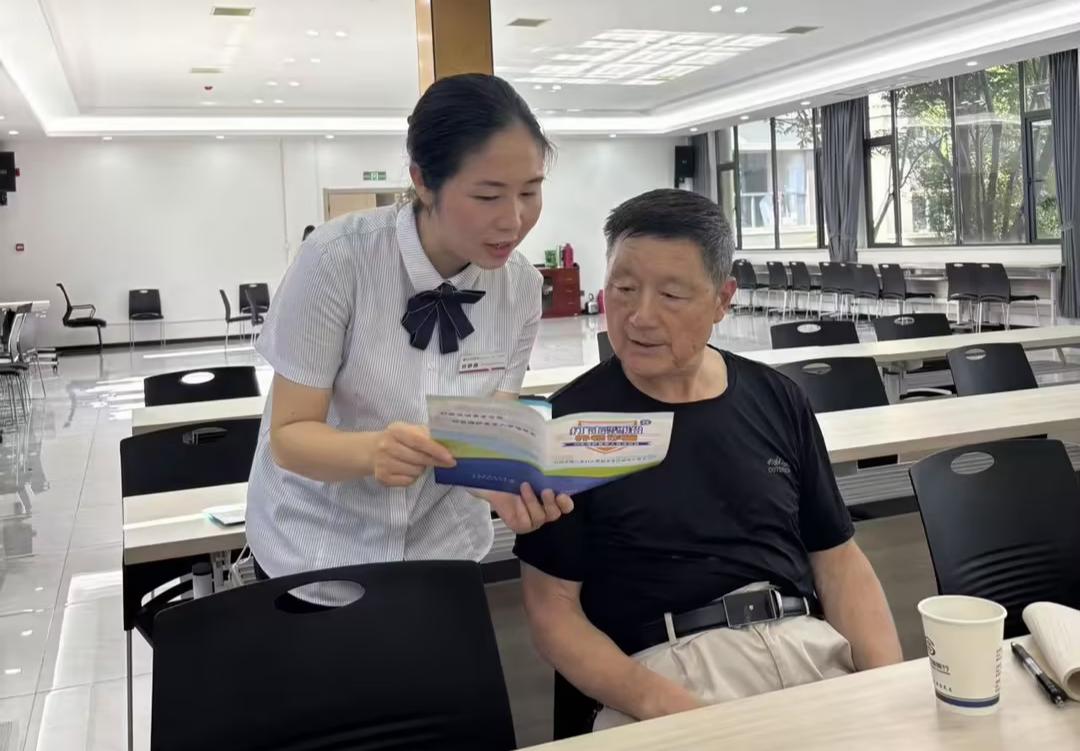 武汉农商银行为“一老一少”撑起金融安全“防护伞”