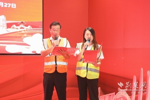 图1-建设者代表宣读承诺书_proc.jpg.jpg